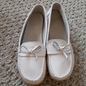 Woman's Loafers Leather Moccasin Soft White 7.5